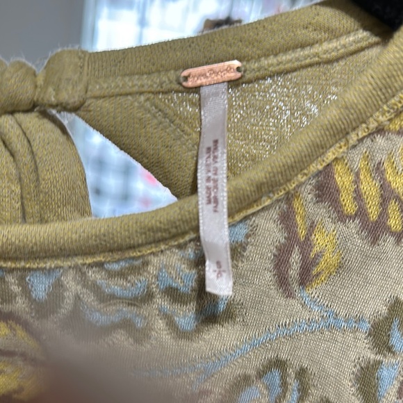 Floral Patterned Sweater - Picture 2 of 3